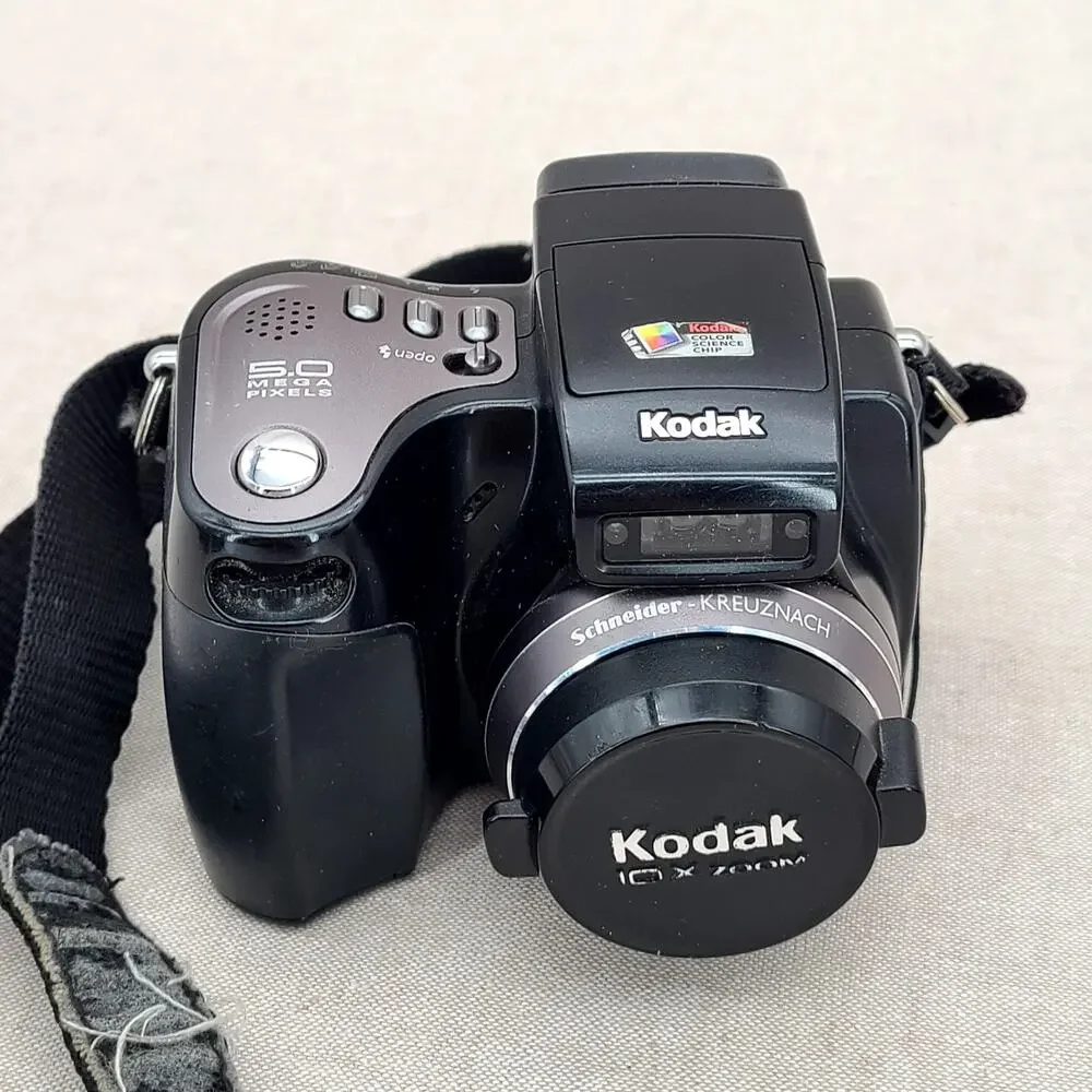 Kodak Easyshare DX7590 5 MP Digital Camera with 10x Optical Zoom BUNDLE LOOK!!!!